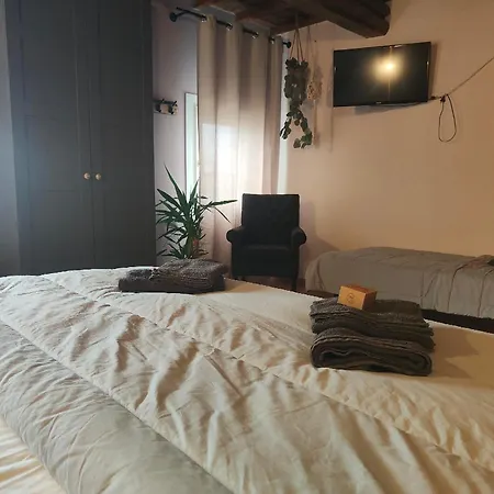 Casa Jolanda 住宿加早餐酒店 Iolanda di Savoia