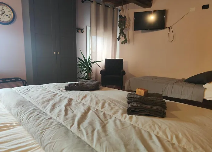 Casa Jolanda 住宿加早餐酒店 Iolanda di Savoia